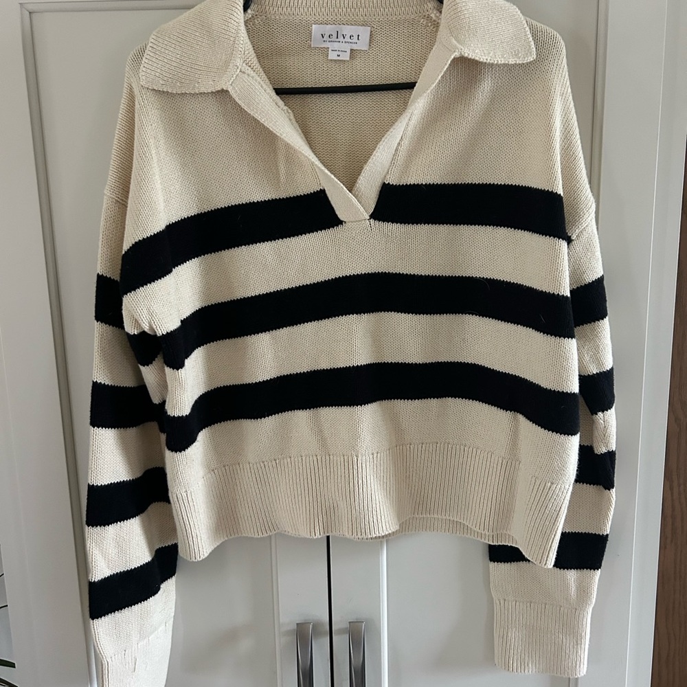 Perfect Condition Velvet Women's Striped Black and Cream Sweater